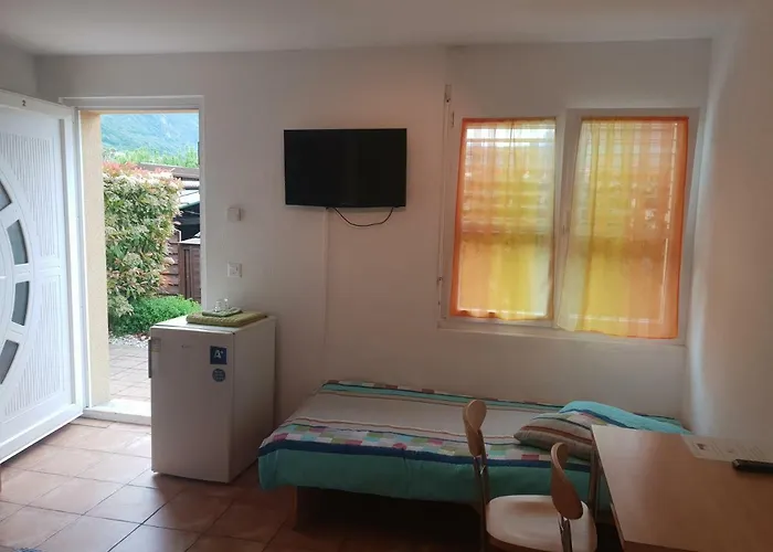 Отель La Cigale