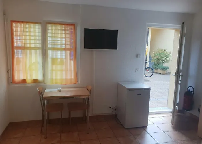 Отель La Cigale *